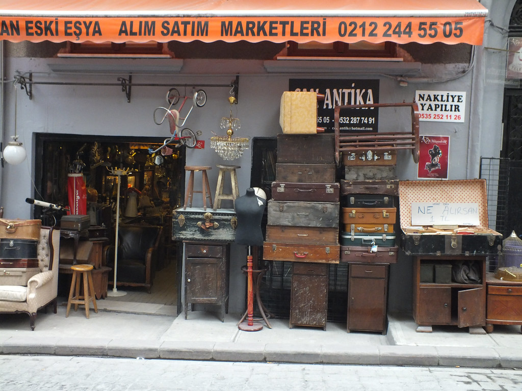 عتیقه فروشی در محله چوکور جوما استانبول
