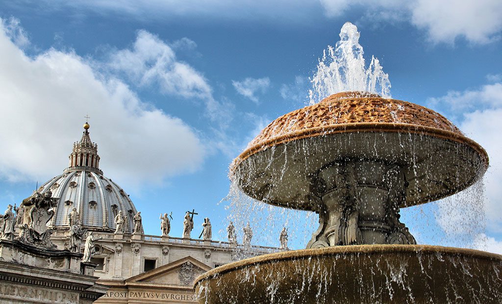 میدان سنت پیتر رم ، ایتالیا | Rome stpeter fountain3 - میدان سنت پیتر رم ، ایتالیا | Rome