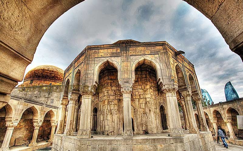 کاخ شیروان شاه باکو ، آذربایجان | Baku inside 1 800x500 - کاخ شیروان شاه باکو ، آذربایجان | Baku
