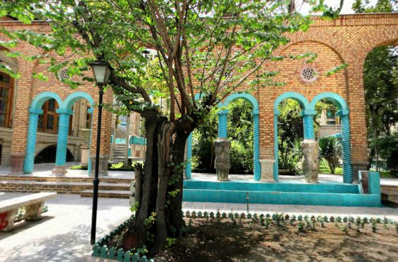 باغ و موزه مقدم