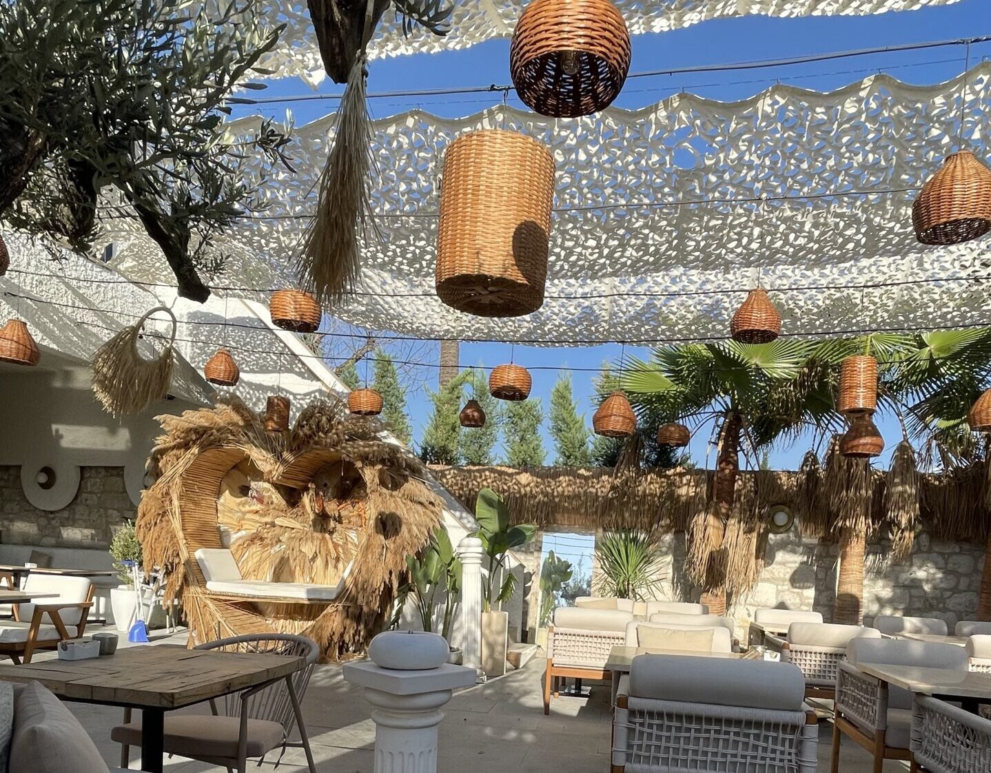 کافه رستوران Tosun Paşa | عکس از: toptourist