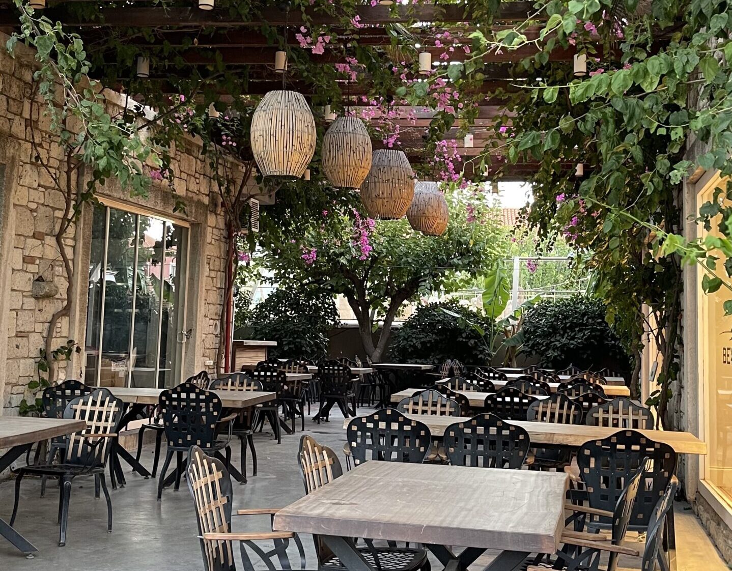 کافه های خوشگل آلاچاتی | عکس از: toptourist