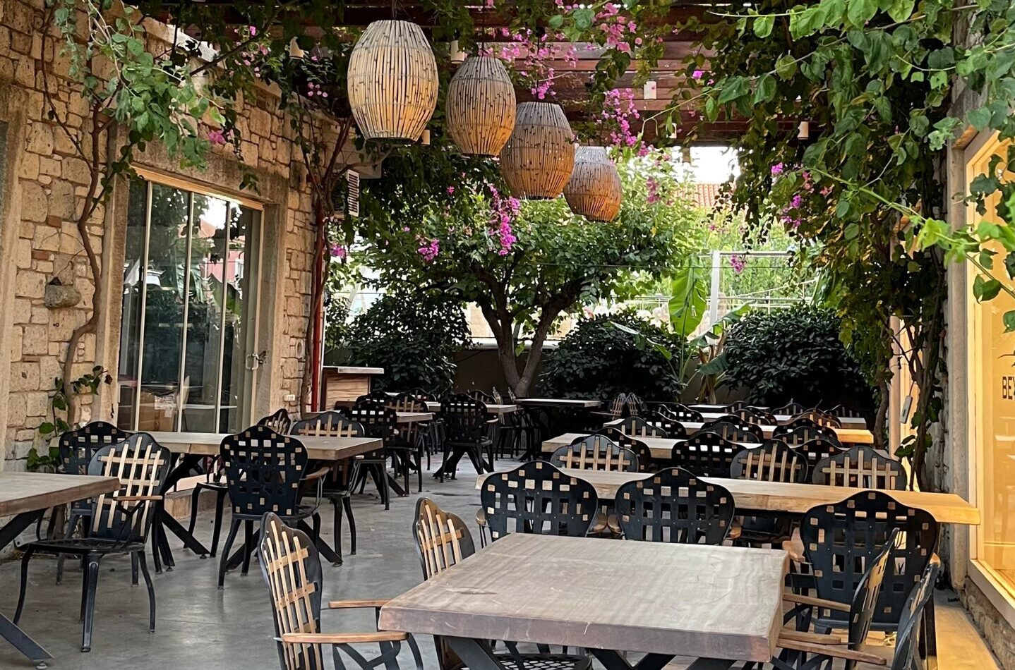 کافه های خوشگل آلاچاتی - عکس از: toptourist | سفرنامه آلاچاتی