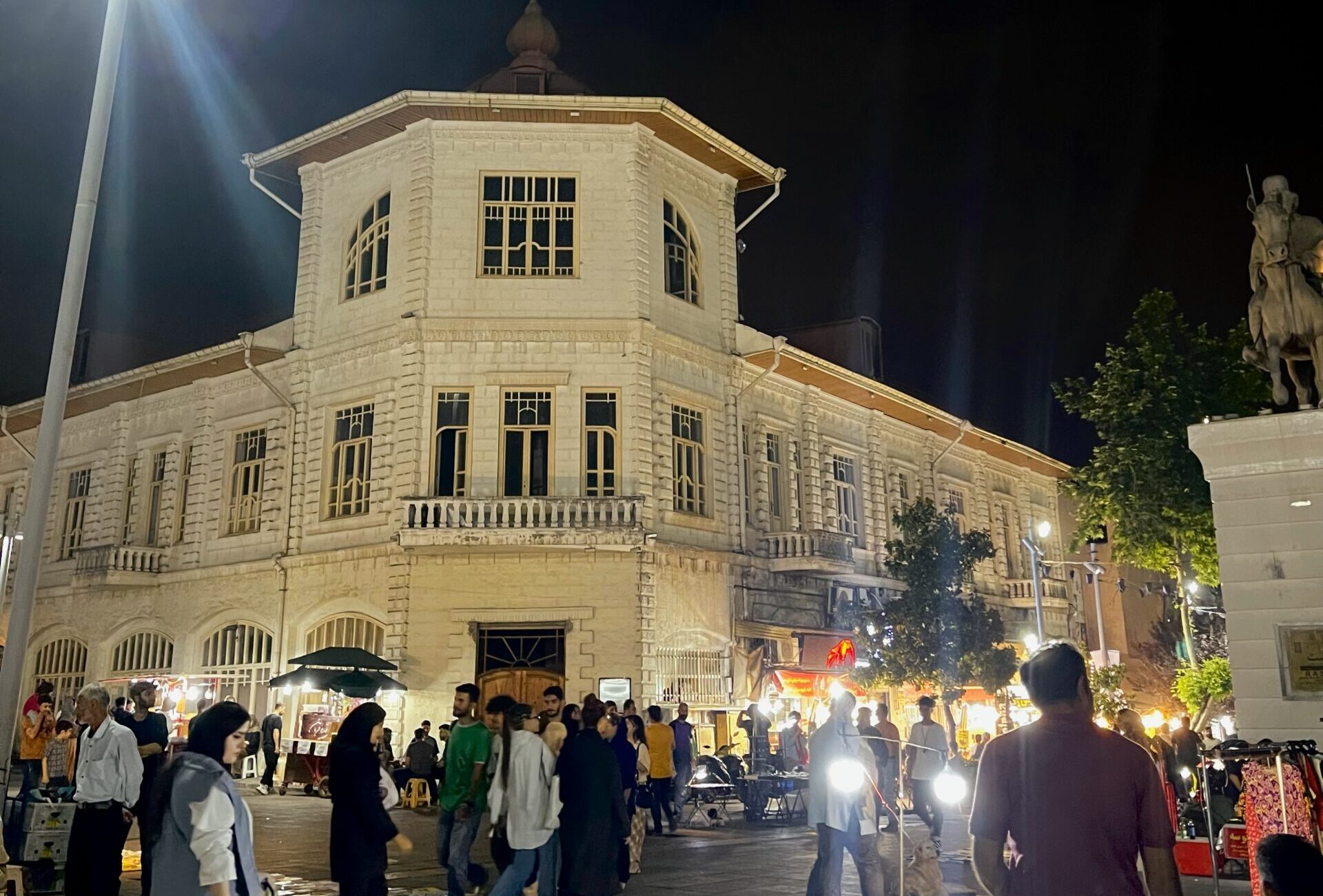 میدان شهرداری رشت - عکس از: toptourist | سفرنامه گیلان